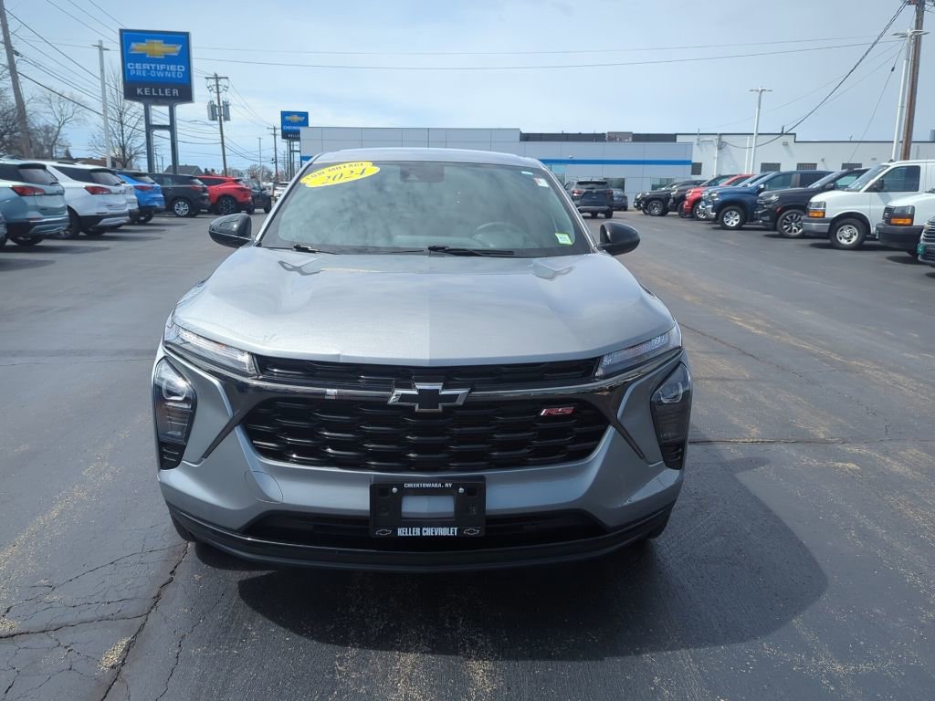 Certified 2024 Chevrolet Trax RS w/ Driver Confidence Package image 3