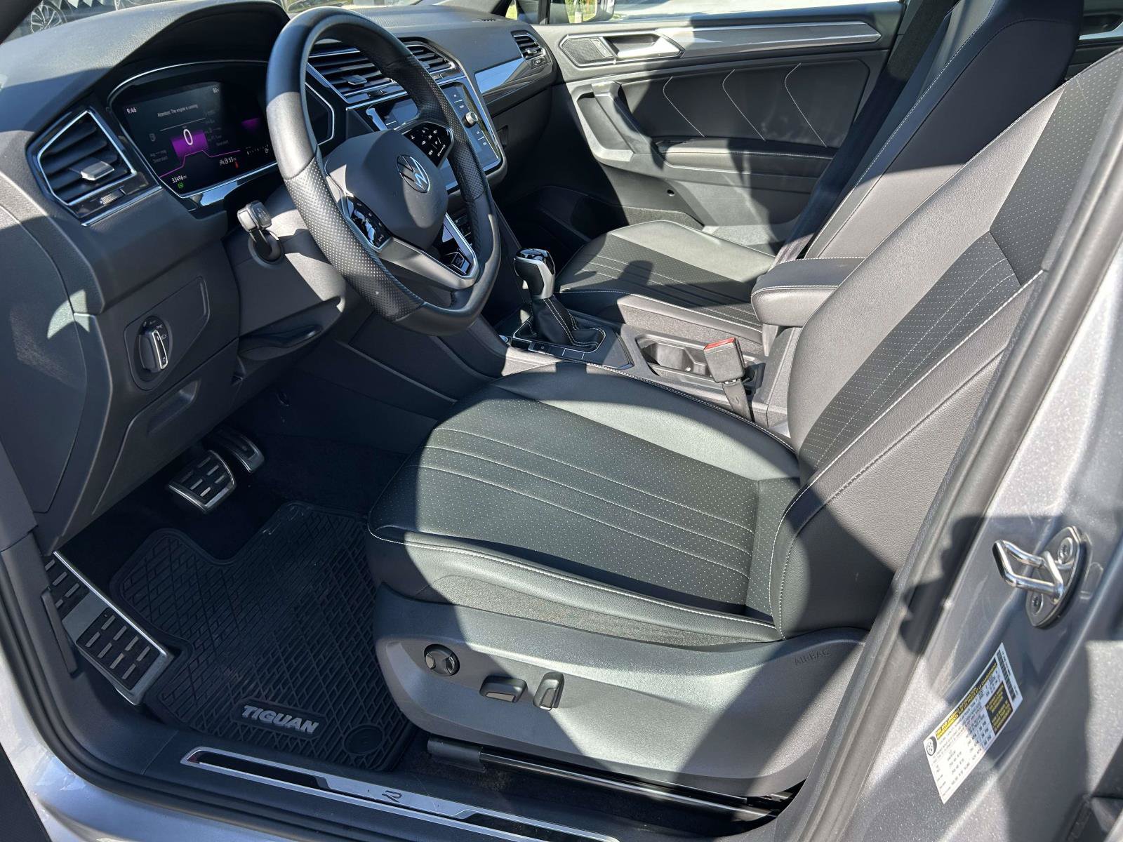 Used 2023 Volkswagen Tiguan SE R-Line FWD image 19