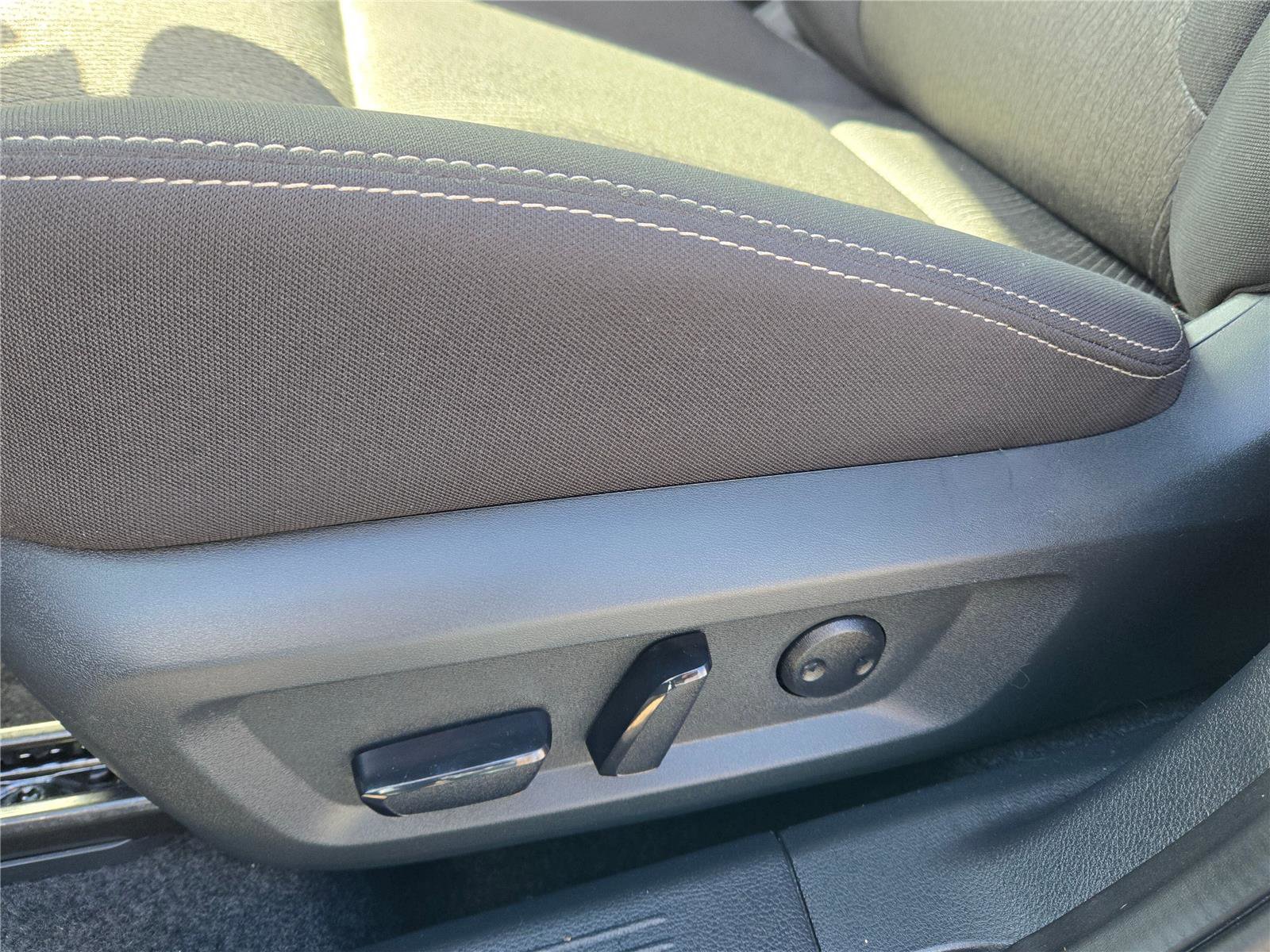 Used 2026 Nissan Rogue SV image 17