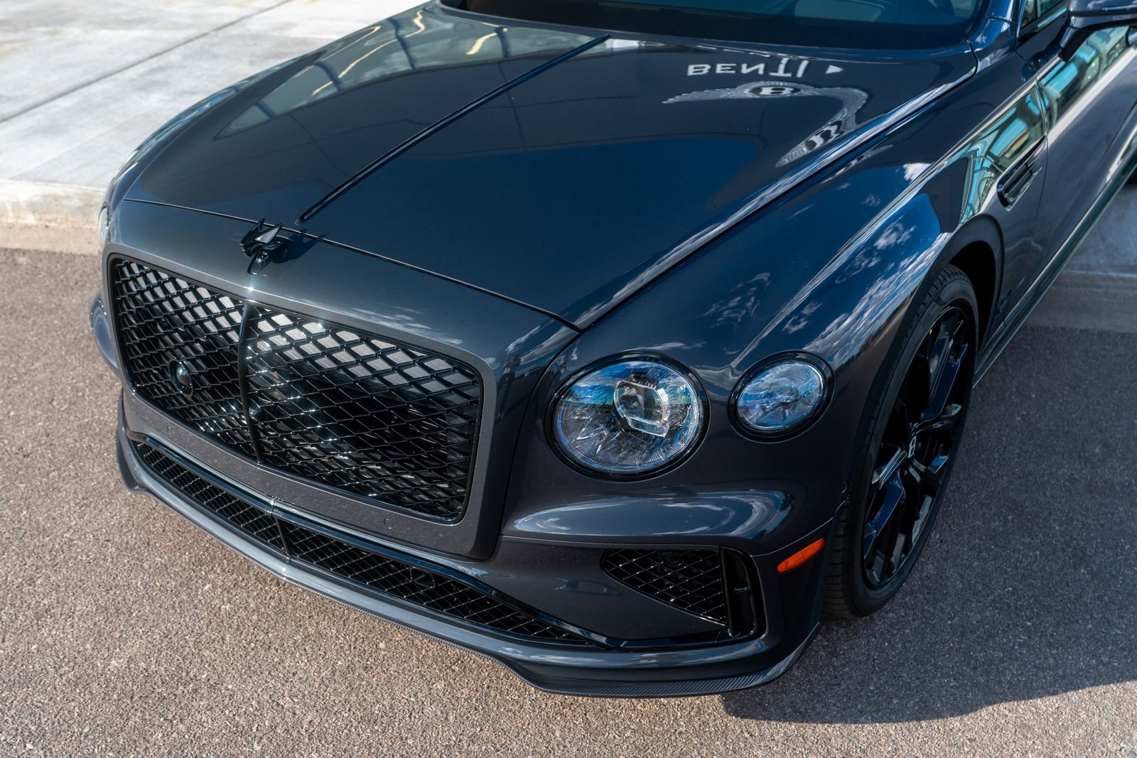 New 2025 Bentley Flying Spur Plug-In Hybrid image 7