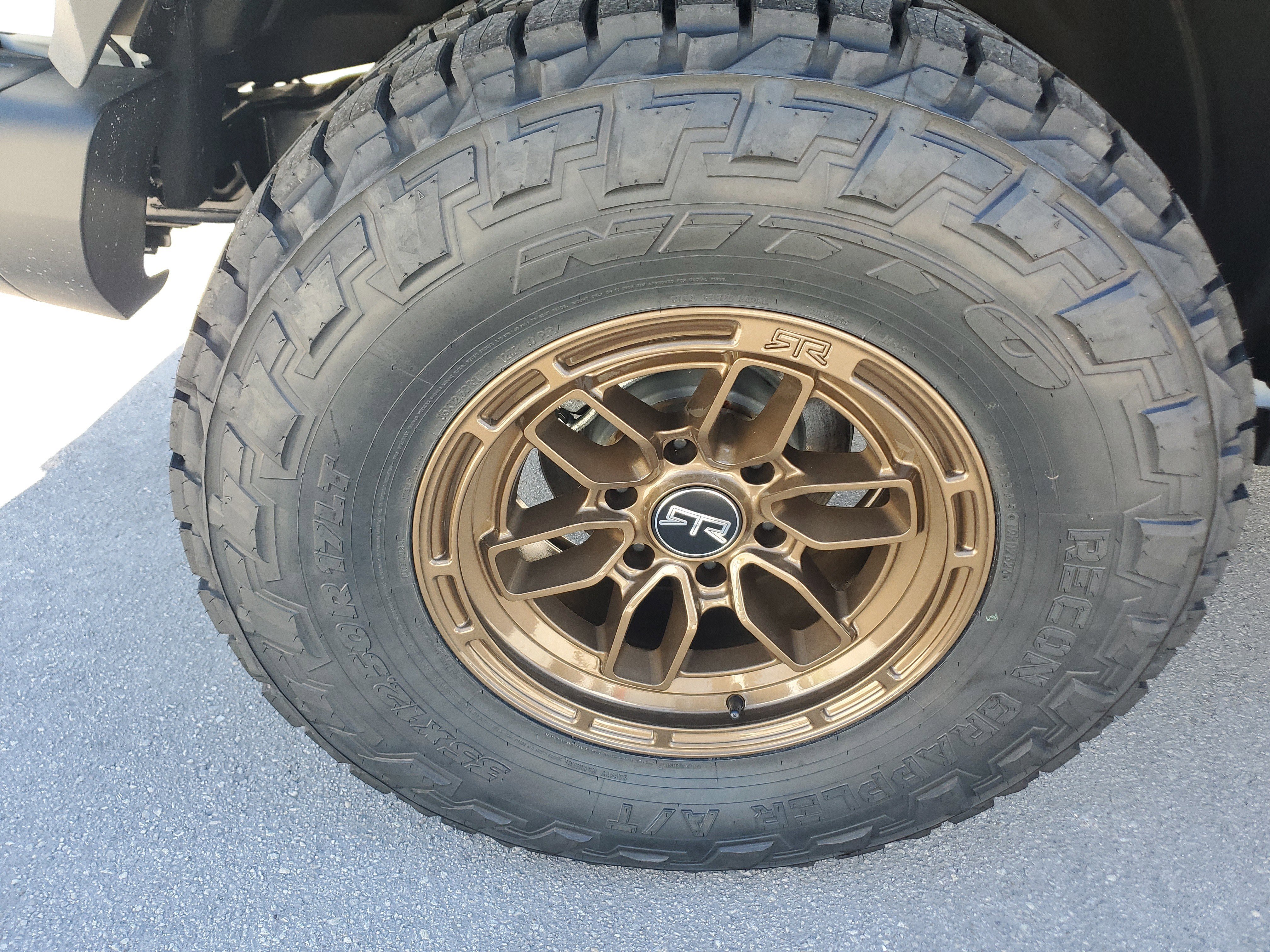 New 2025 Ford Bronco Badlands AWD/4WD image 7