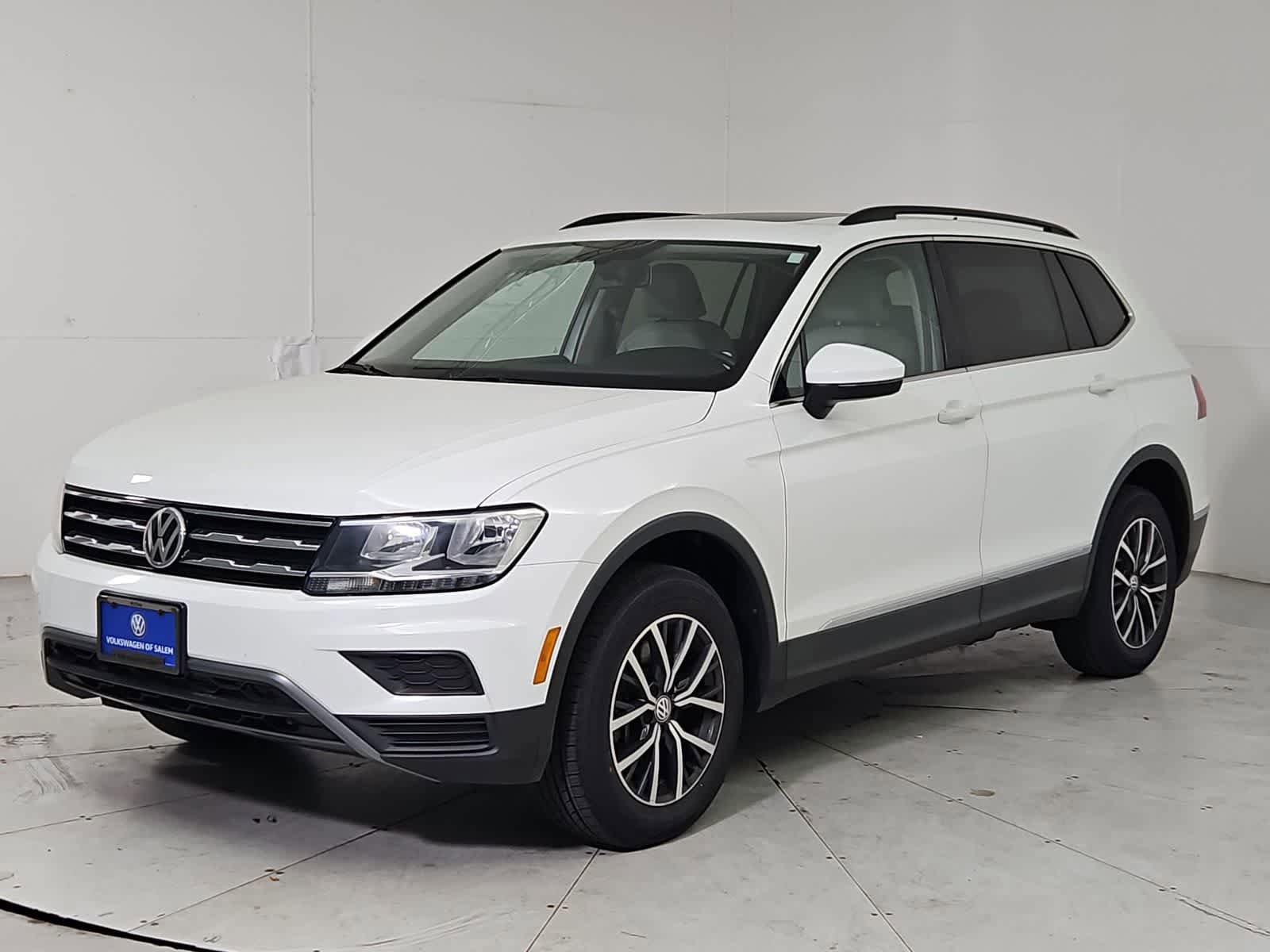 Used 2020 Volkswagen Tiguan SE w/ Panoramic Sunroof Package image 1