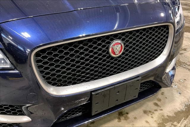 Used 2018 Jaguar XF R-Sport image 30