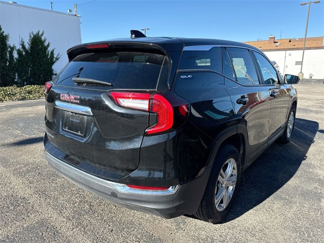 Used 2024 GMC Terrain SLE image 4