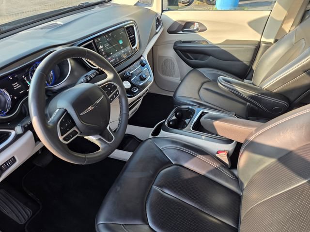 Used 2023 Chrysler Pacifica Touring-L FWD image 19