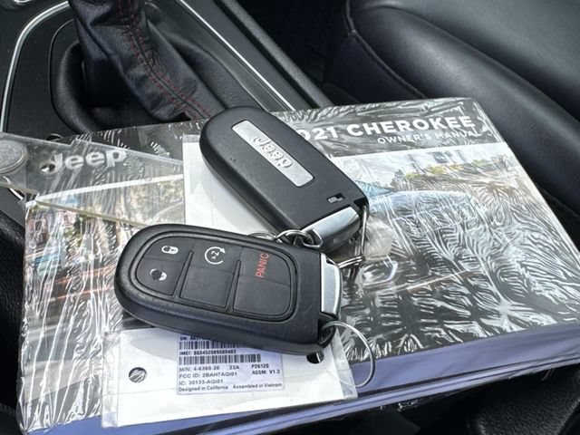 Used 2021 Jeep Cherokee Trailhawk AWD/4WD image 4