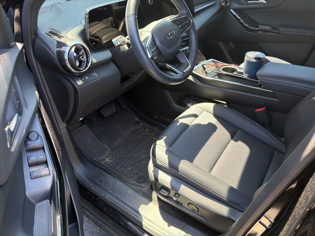 Used 2025 Chevrolet Equinox LT w/ Convenience Package II image 2