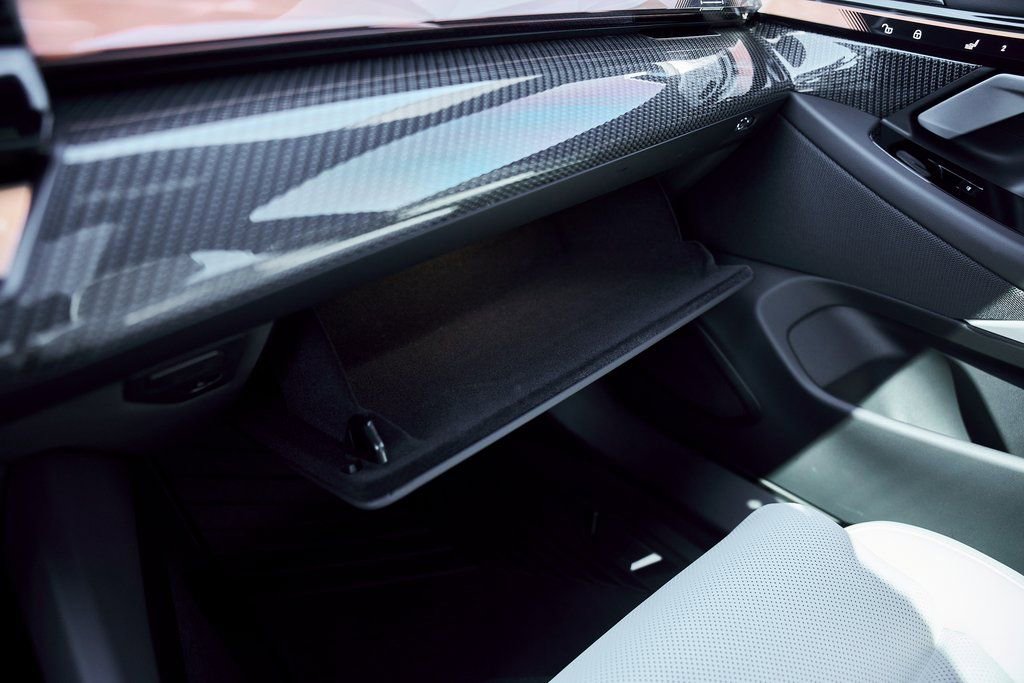 Used 2026 BMW 550e xDrive image 74