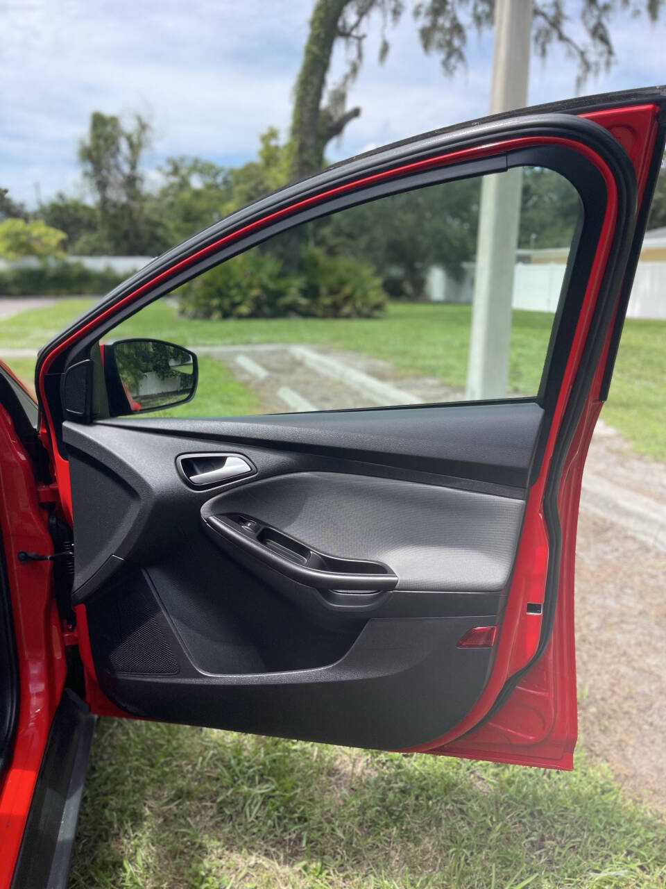Used 2014 Ford Focus SE FWD image 21