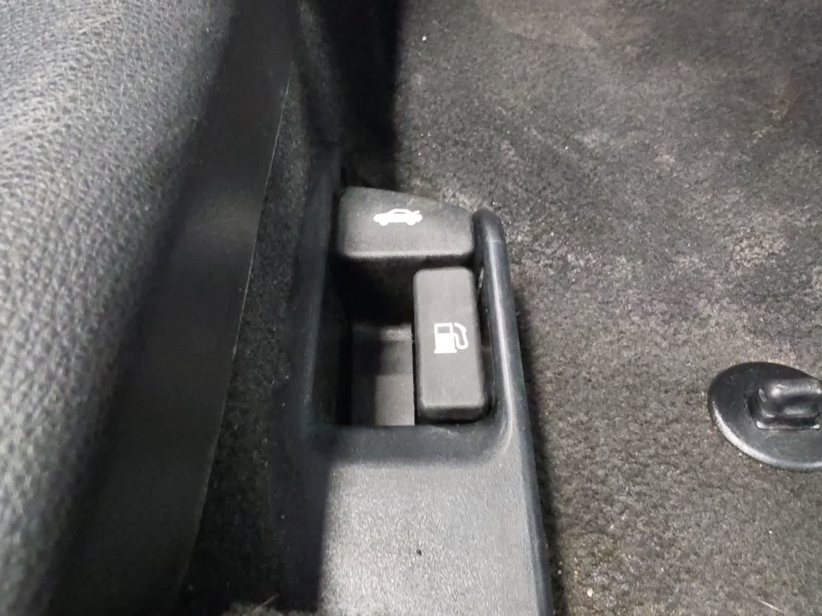 Used 2024 Toyota Corolla LE FWD image 17