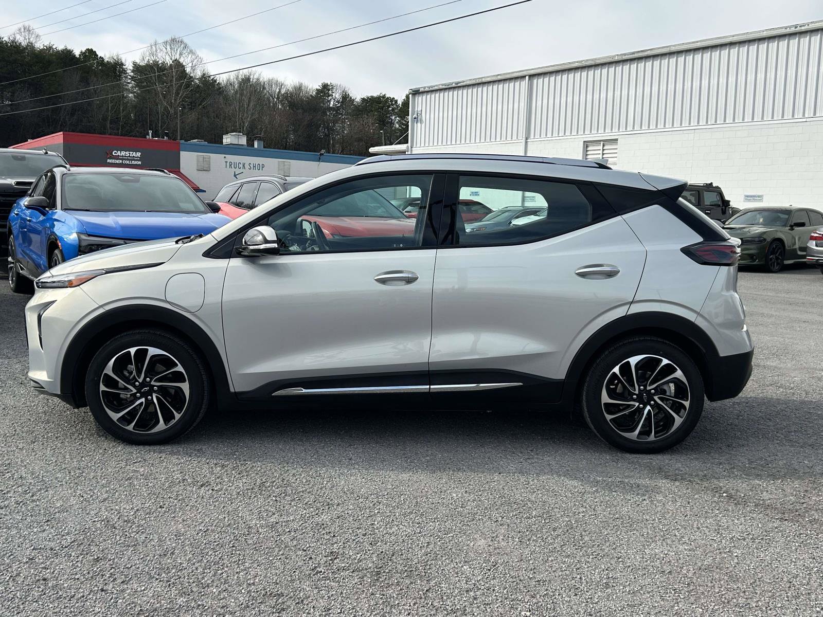 Used 2022 Chevrolet Bolt EUV Premier w/ Sun & Sound Package image 6