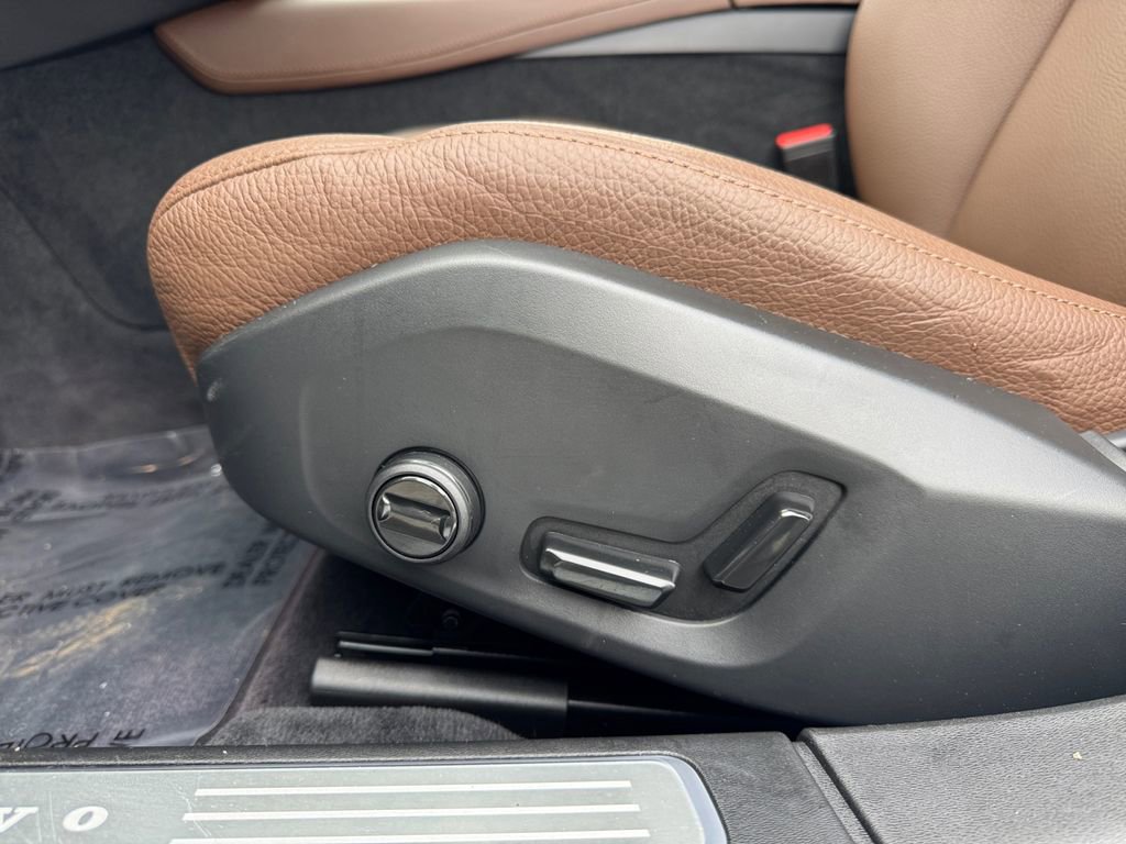 Certified 2025 Volvo V90 B6 Cross Country Plus image 28