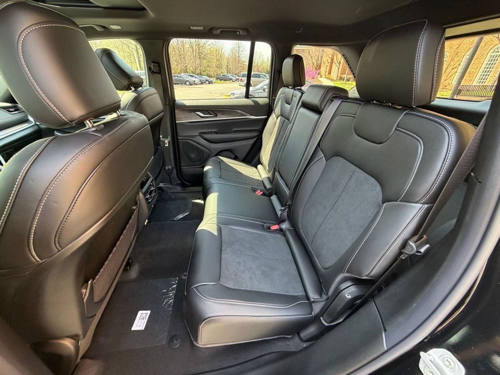 New 2026 Jeep Grand Cherokee Altitude AWD/4WD image 11