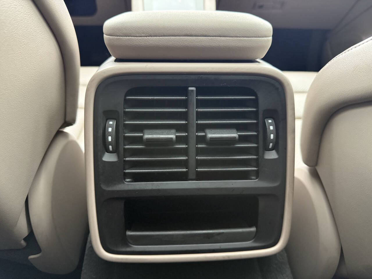 Used 2022 Porsche Taycan RWD image 33