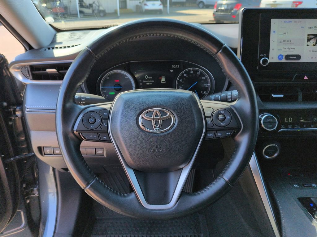 Used 2024 Toyota Venza LE AWD/4WD image 13