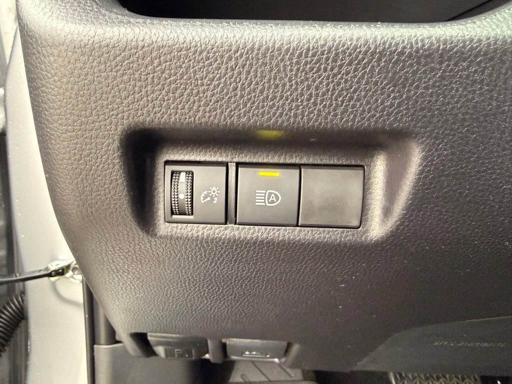 Used 2025 Toyota RAV4 XLE image 20