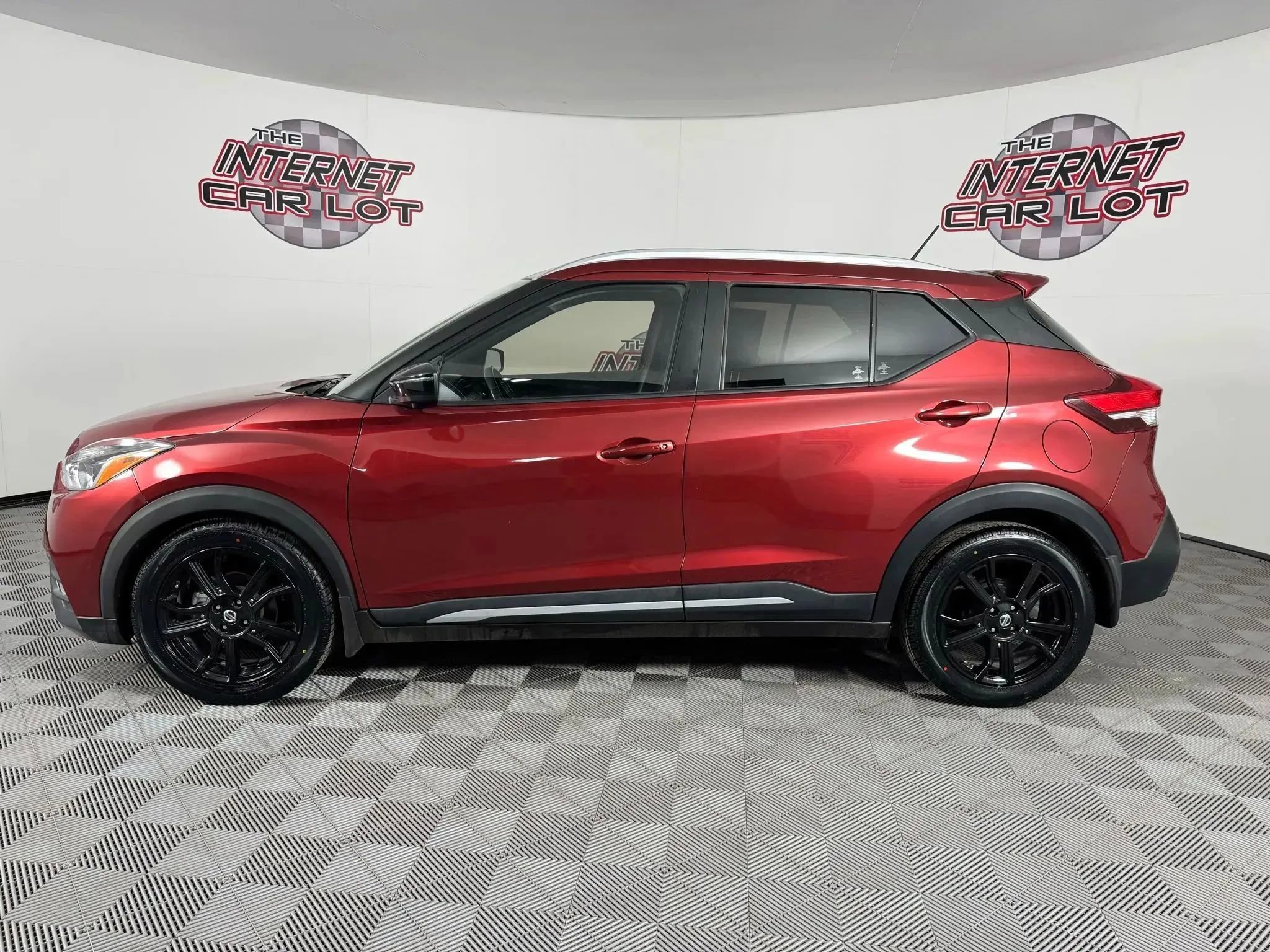 Used 2020 Nissan Kicks SR image 4