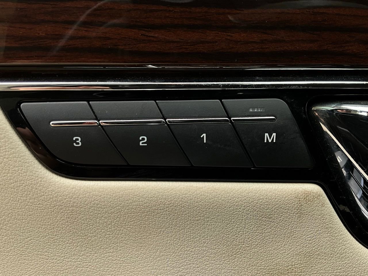 Used 2016 Jaguar XJ R-Sport image 24