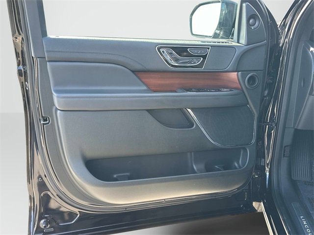 Used 2024 Lincoln Navigator L Reserve image 13