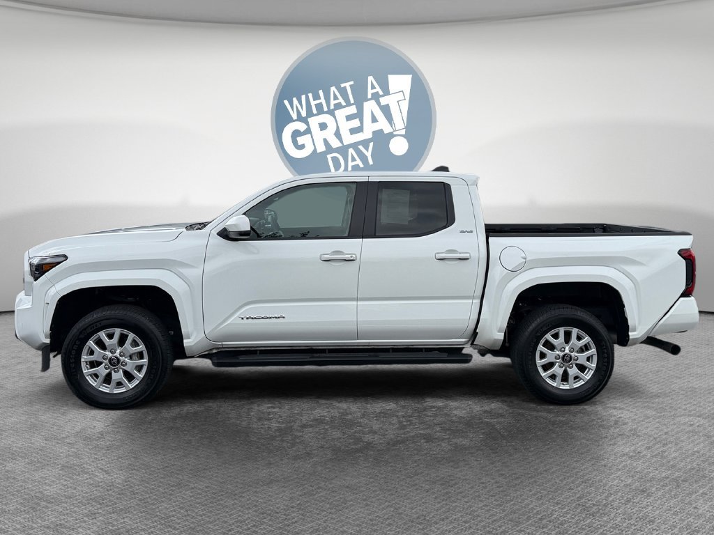 Used 2024 Toyota Tacoma SR5 AWD/4WD image 7