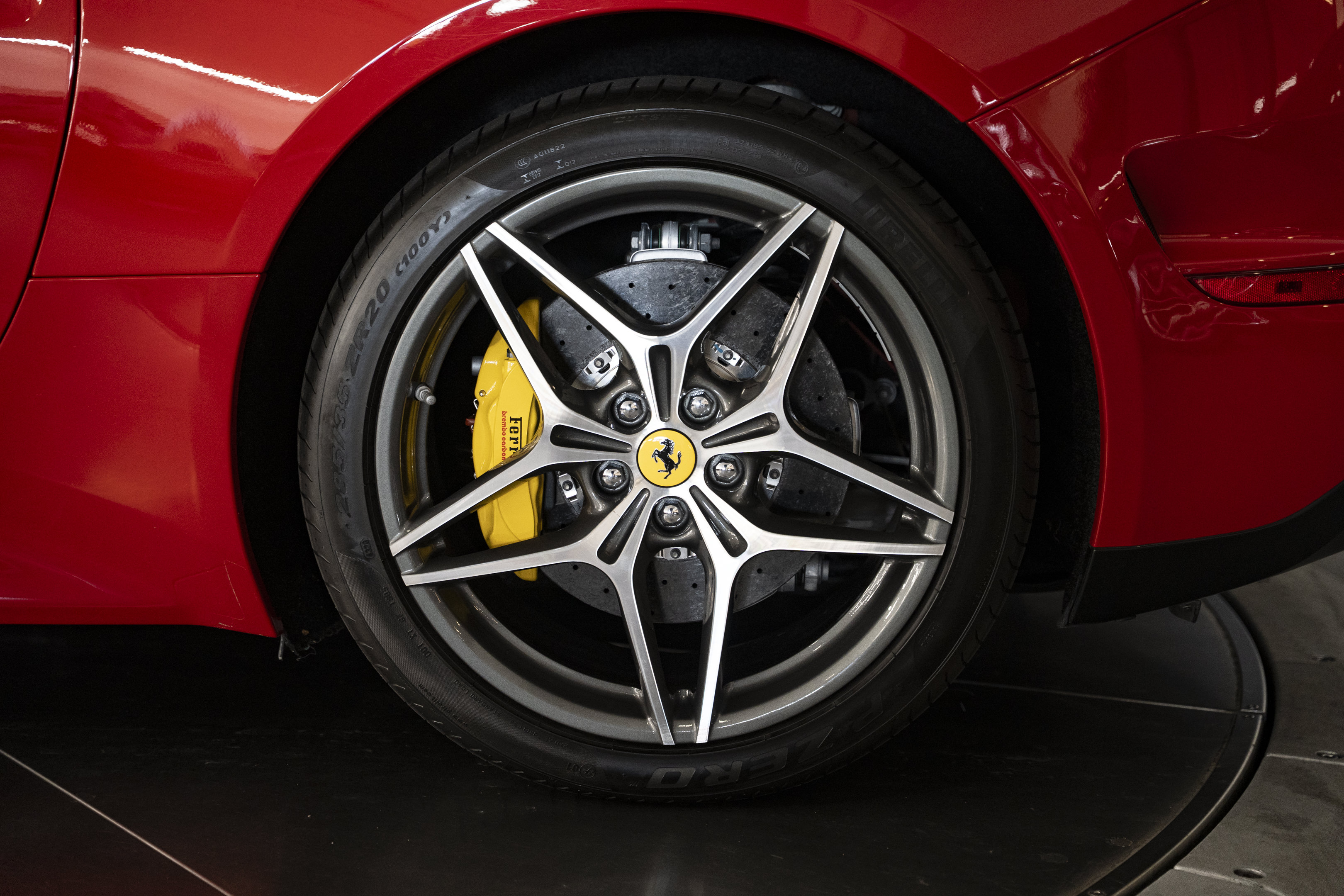 Used 2016 Ferrari California T RWD image 20