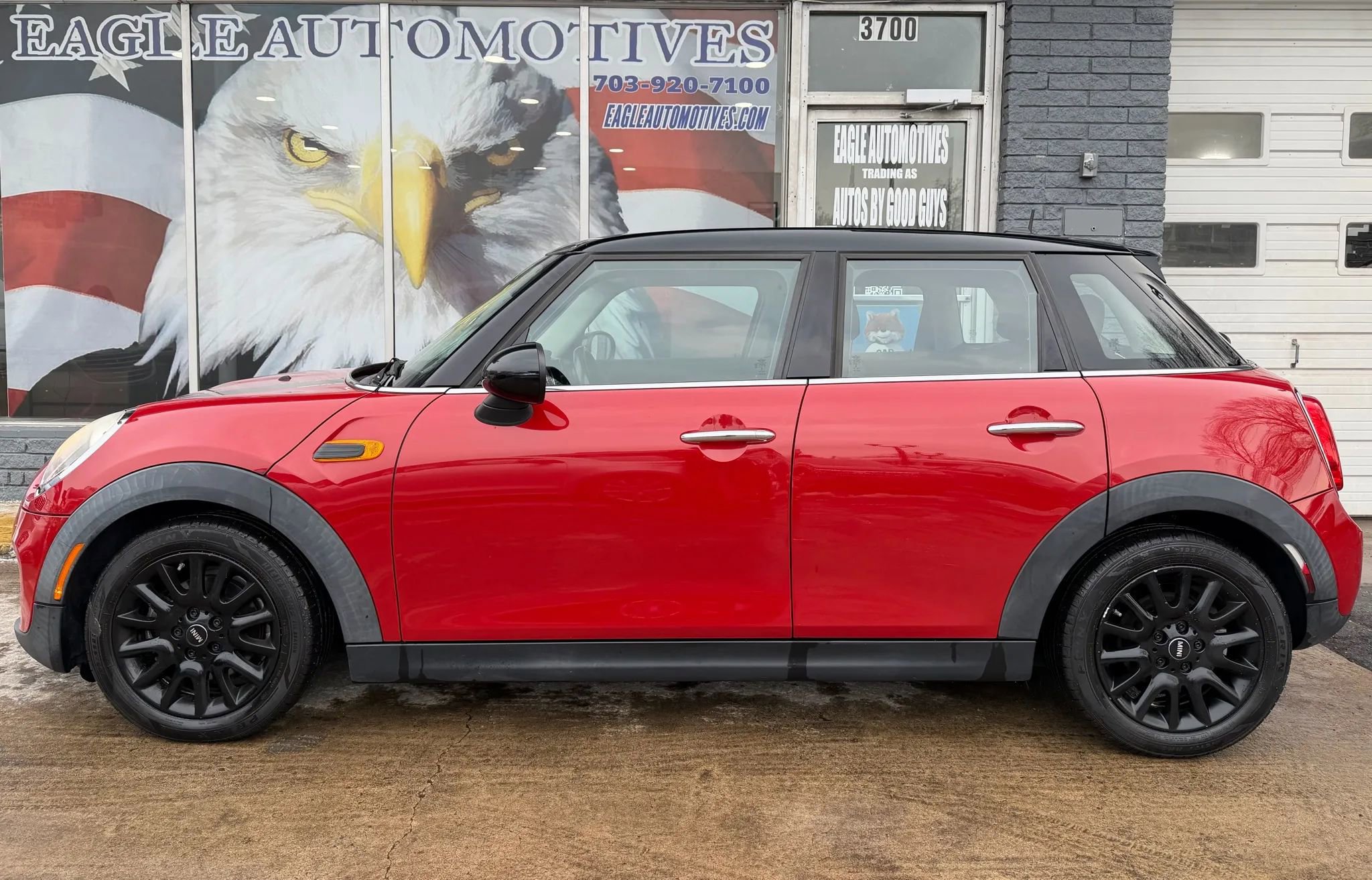 Used 2017 MINI Cooper 4-Door Hardtop FWD image 6