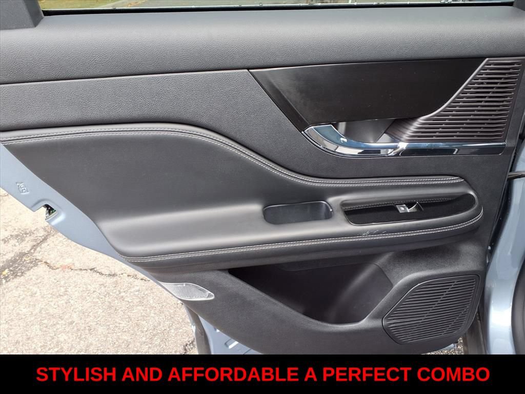 Used 2022 Lincoln Corsair AWD w/ Equipment Group 101A image 7