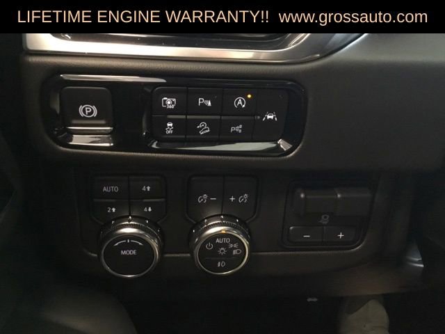 Used 2025 GMC Yukon XL Elevation w/ Elevation Premium Package image 18
