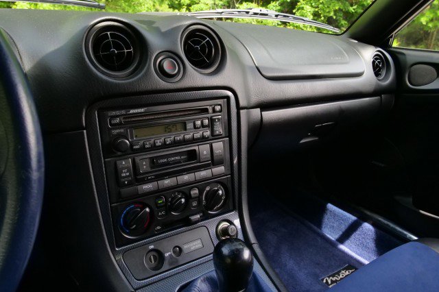 Used 1999 MAZDA MX-5 Miata 10th Anniversary Edition RWD image 21
