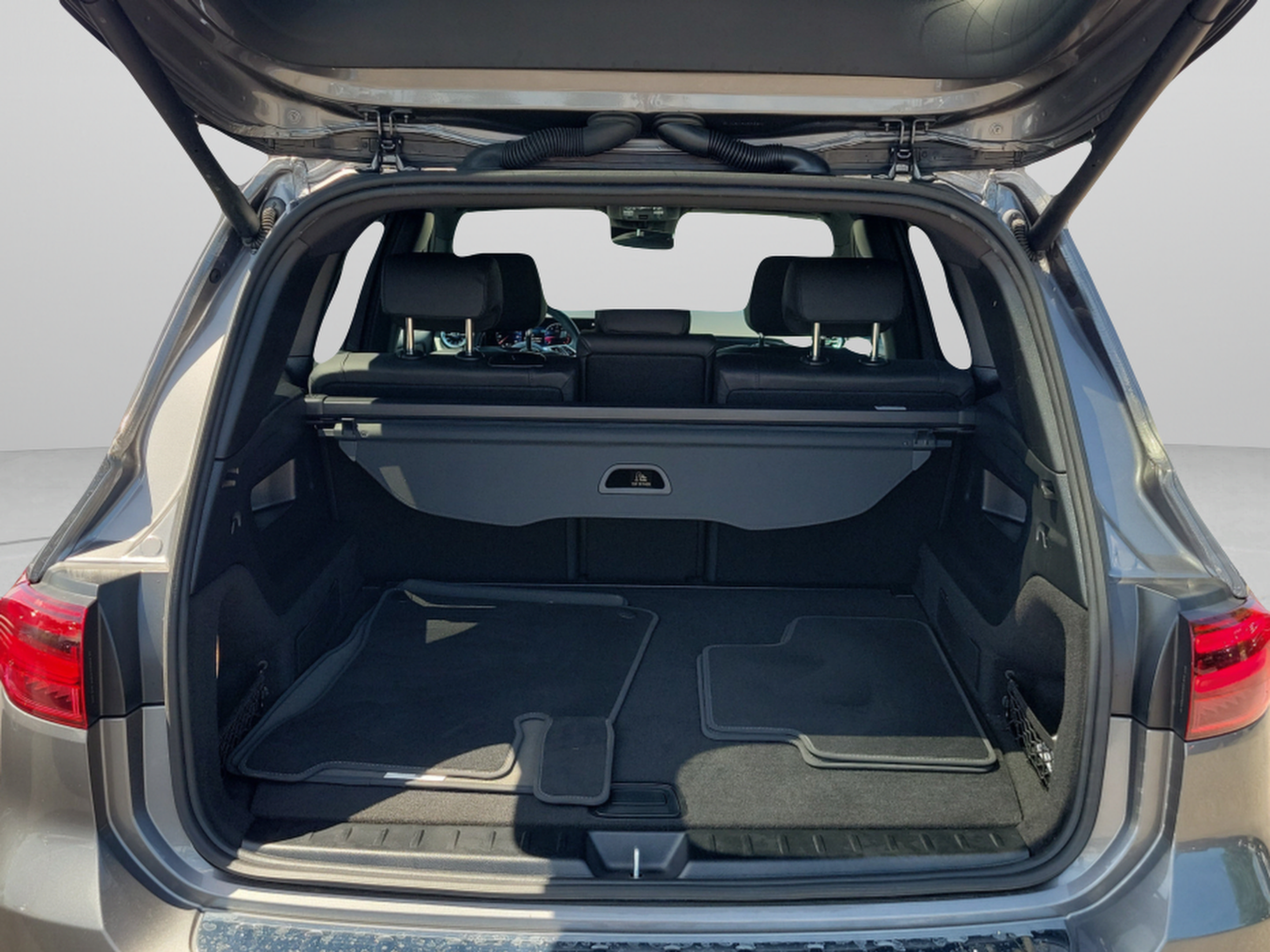 Used 2026 Mercedes-Benz GLB 250 w/ Exclusive Package image 5
