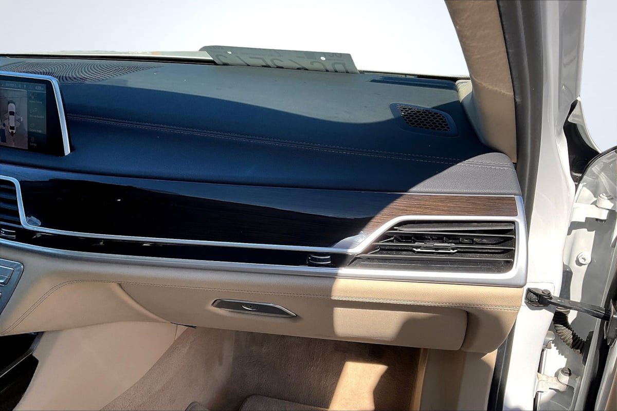 Used 2021 BMW 740i RWD image 17