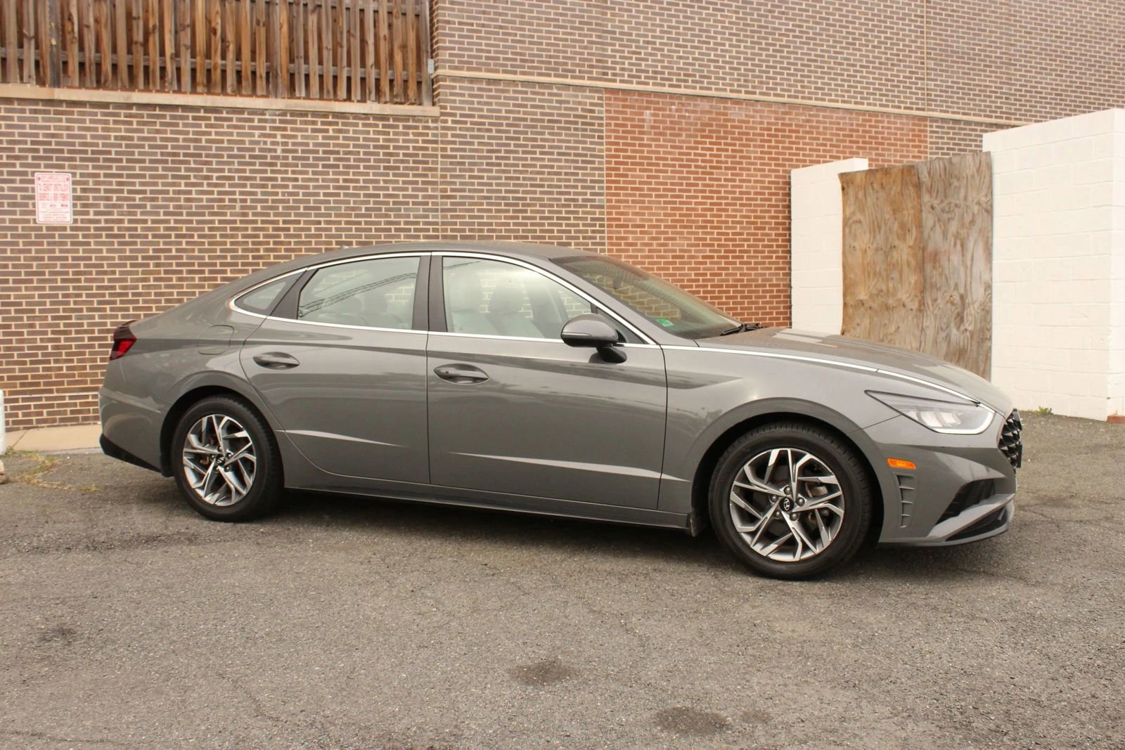 Used 2022 Hyundai Sonata SEL FWD image 2