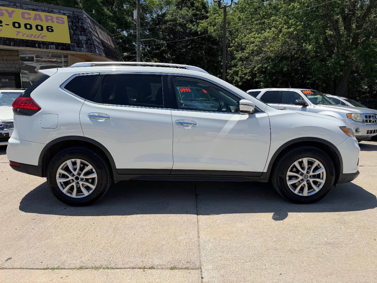 Used 2017 Nissan Rogue SV AWD/4WD image 8