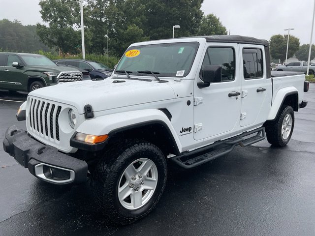 Used 2023 Jeep Gladiator Sport AWD/4WD image 2