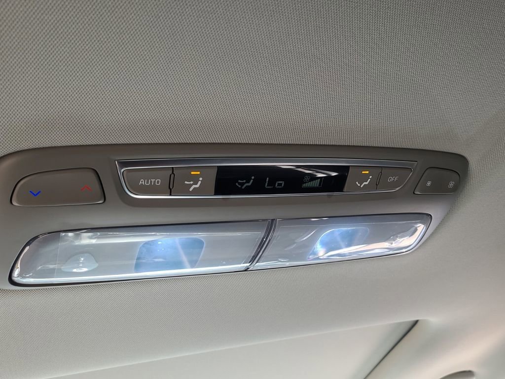 Used 2024 Kia Telluride EX w/ EX Captain's Chair Package image 16