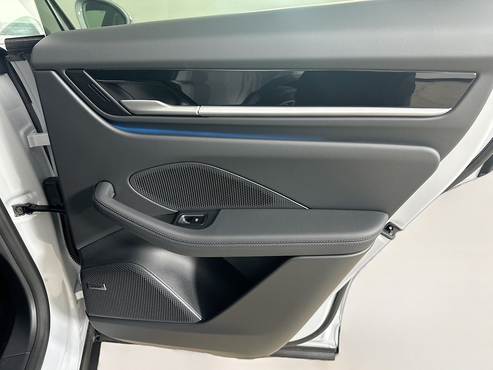New 2026 Porsche Macan 4 Electric AWD/4WD image 40