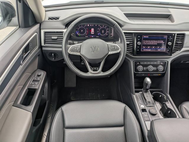 Certified 2022 Volkswagen Atlas SEL R-Line image 17