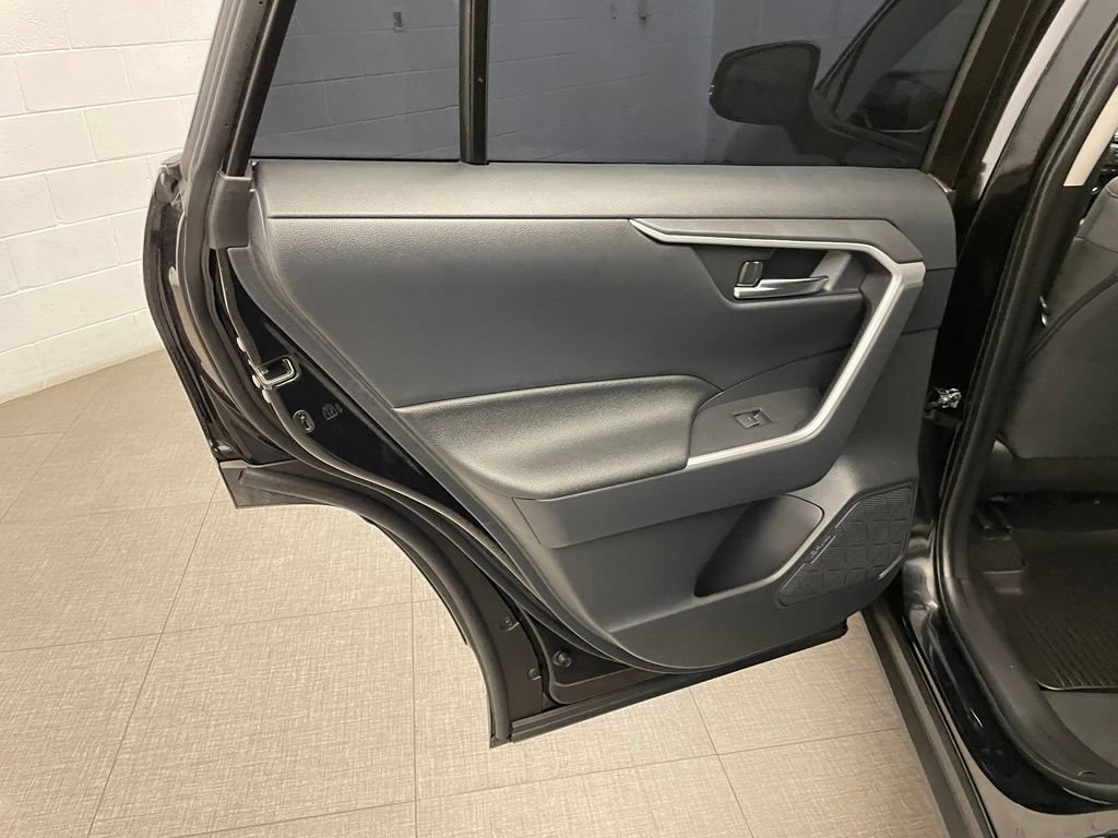Used 2025 Toyota RAV4 XLE AWD/4WD image 24