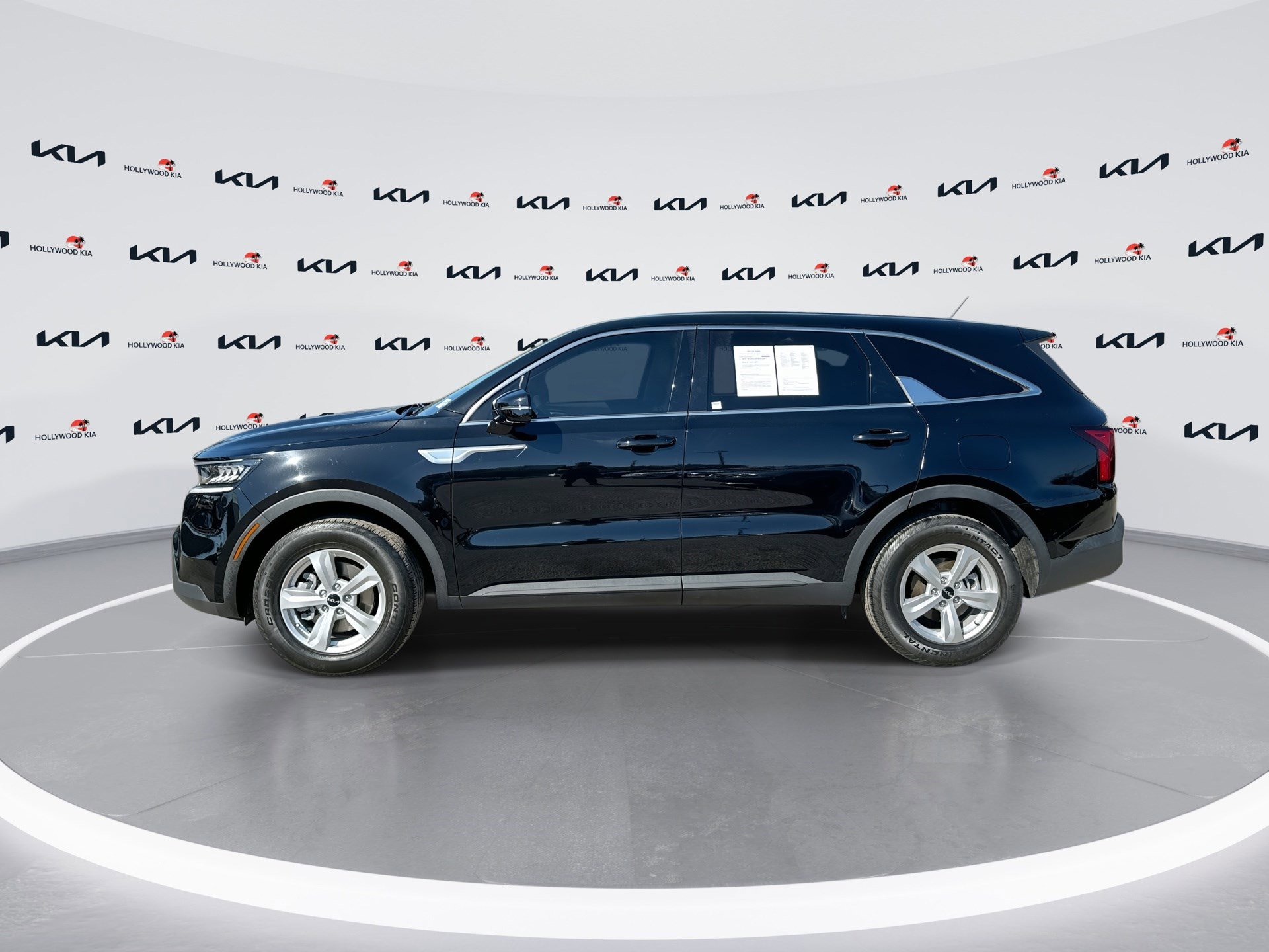 Used 2023 Kia Sorento LX image 5