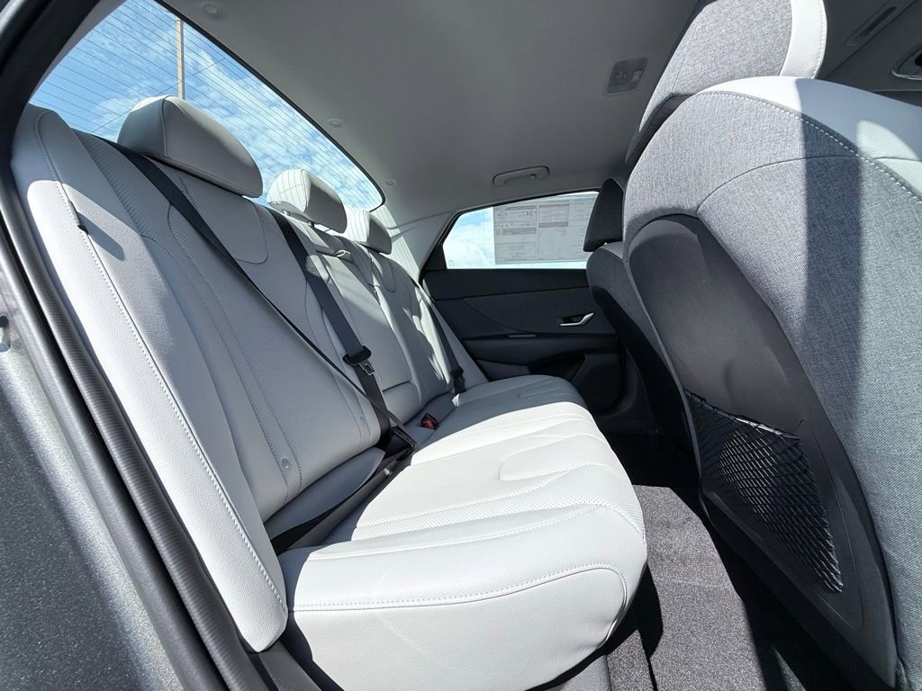 New 2025 Hyundai Elantra Limited image 15