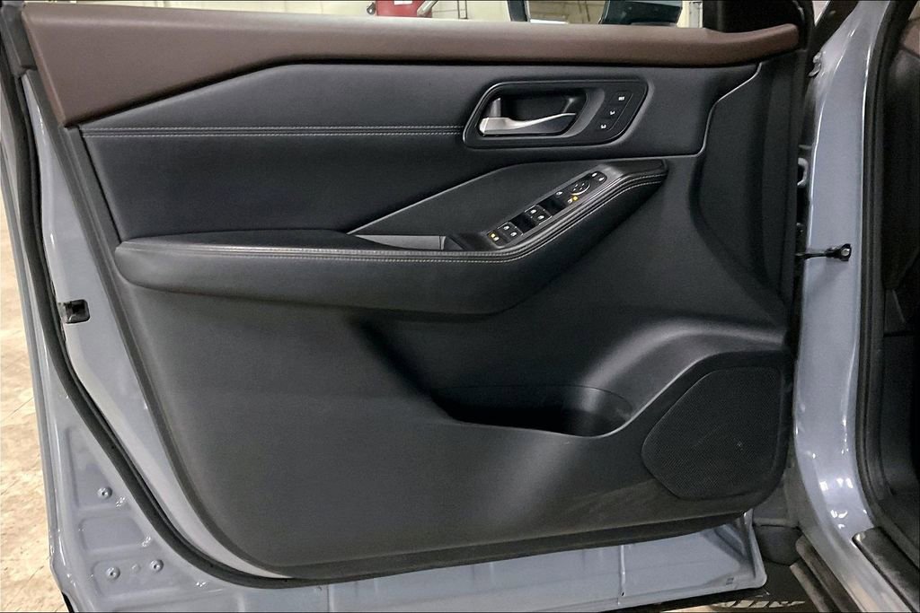 Used 2023 Nissan Rogue SL w/ SL Premium Package image 22