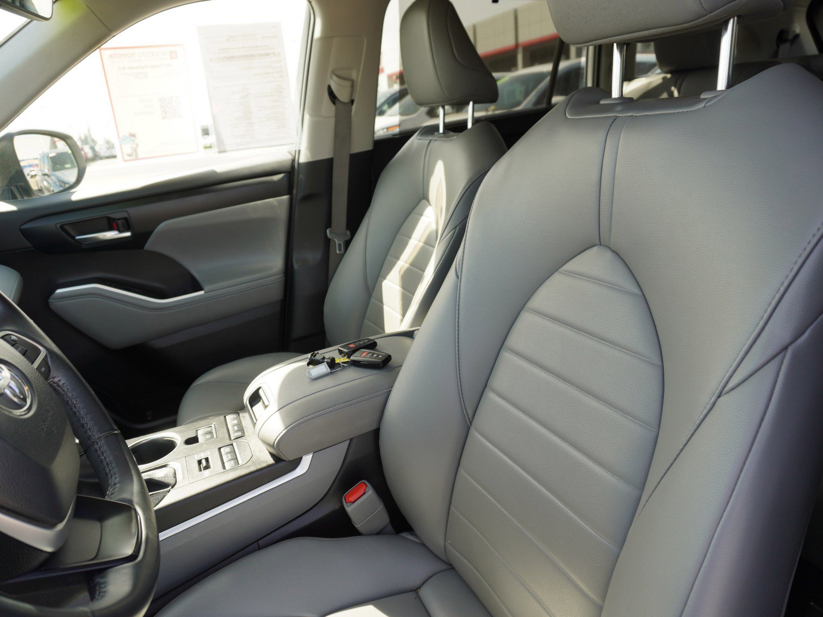 Used 2022 Toyota Highlander XLE image 24