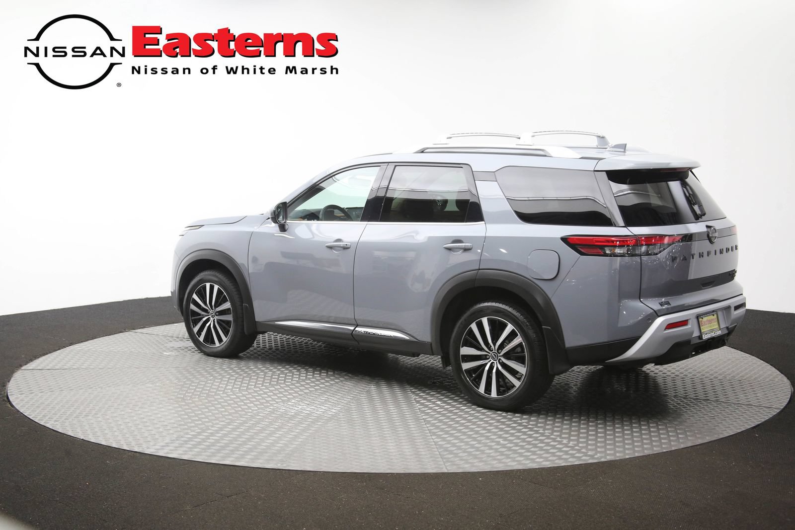 Used 2024 Nissan Pathfinder Platinum w/ Black Appearance Package AWD/4WD image 67