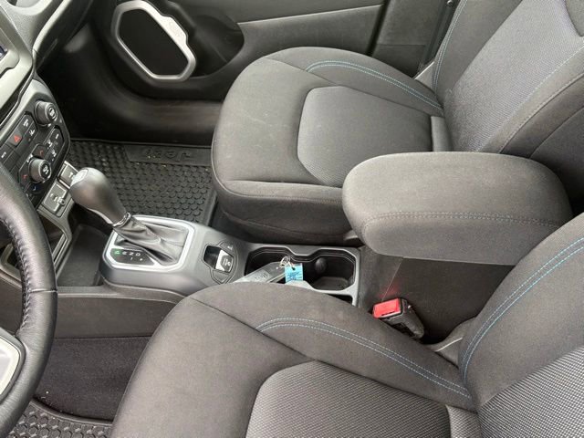 Used 2021 Jeep Renegade Latitude w/ Convenience Group FWD image 21
