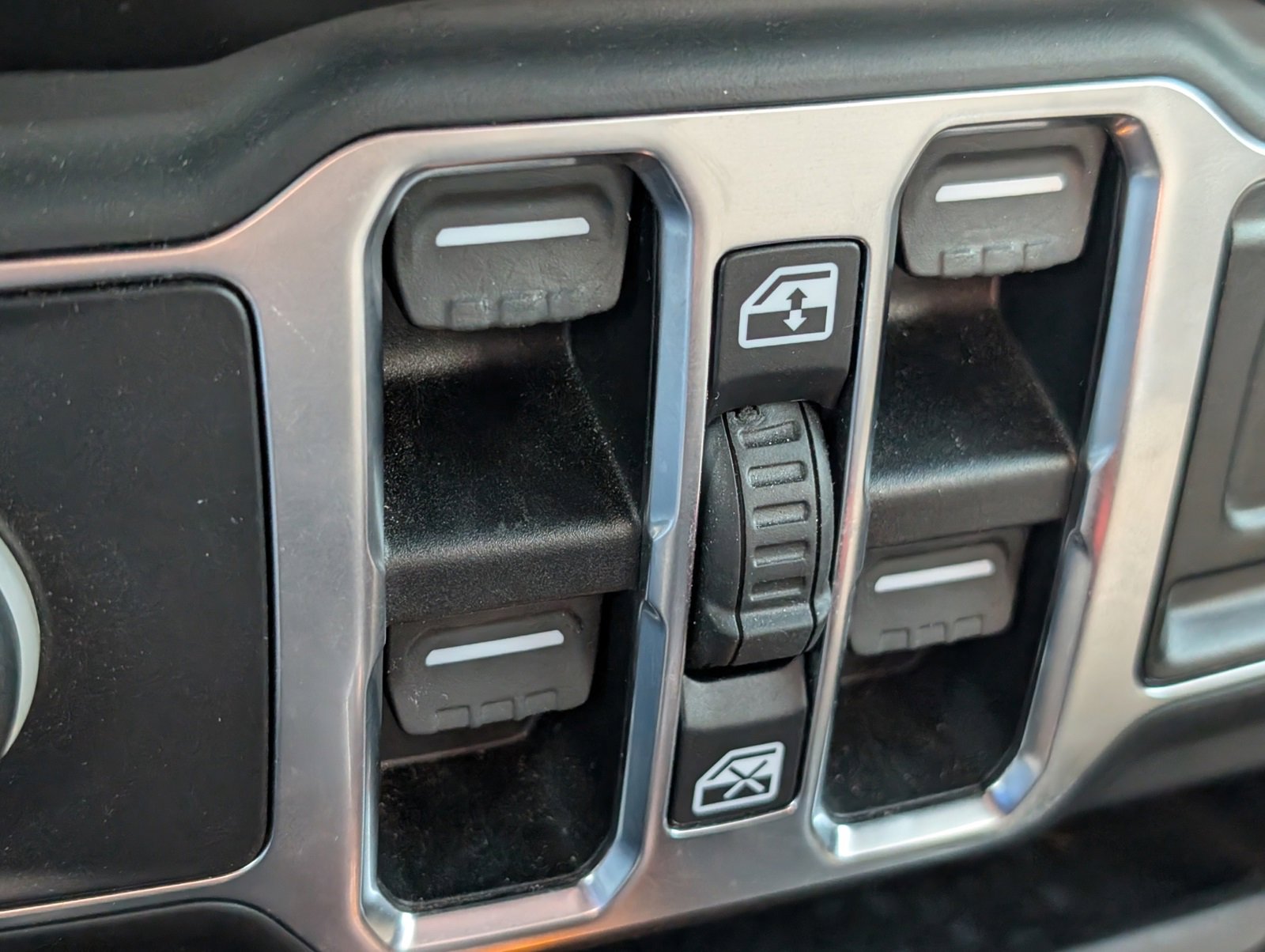 Used 2020 Jeep Gladiator Sport w/ Quick Order Package 24S image 12