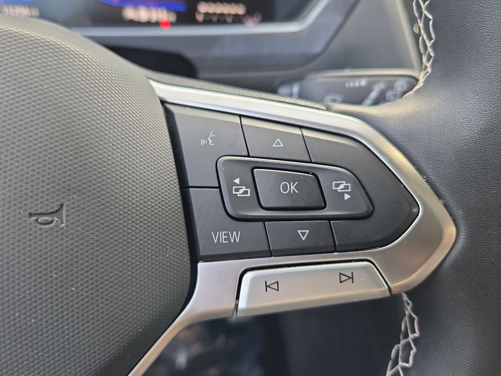 Used 2023 Volkswagen Tiguan SE R-Line image 31