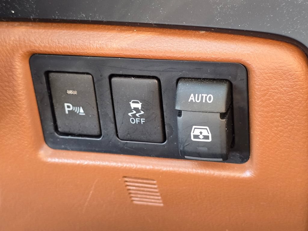 Used 2018 Toyota Sequoia Platinum AWD/4WD image 22