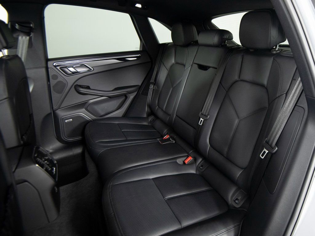 Certified 2025 Porsche Macan image 34