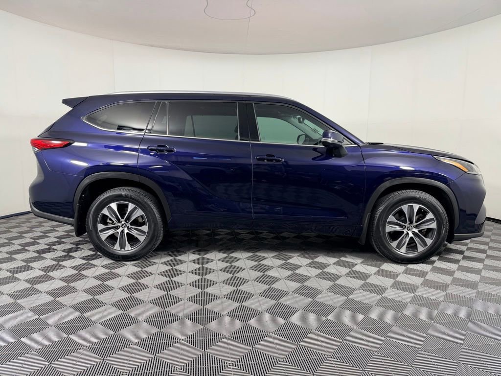 Used 2021 Toyota Highlander XLE image 5