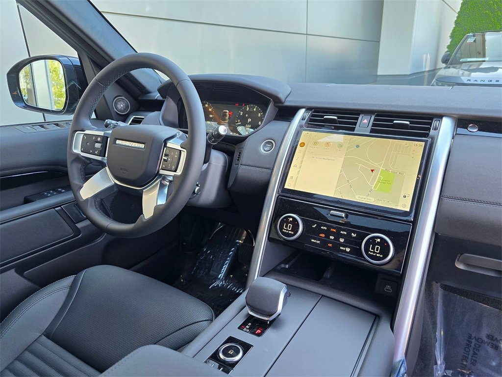 New 2025 Land Rover Discovery S image 36